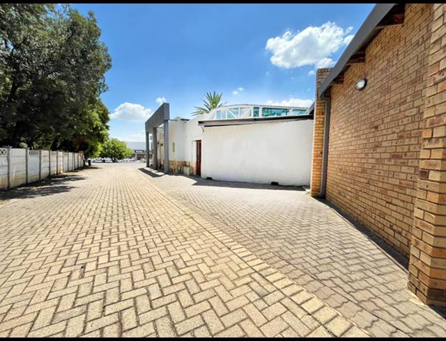 473M² BUILDING FOR SALE IN WILKOPPIES